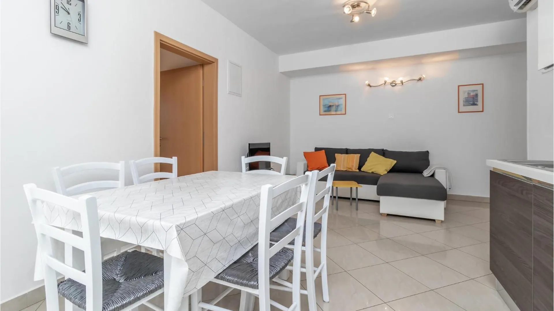 Awesome Apartment In Jadranovo With Kitchen