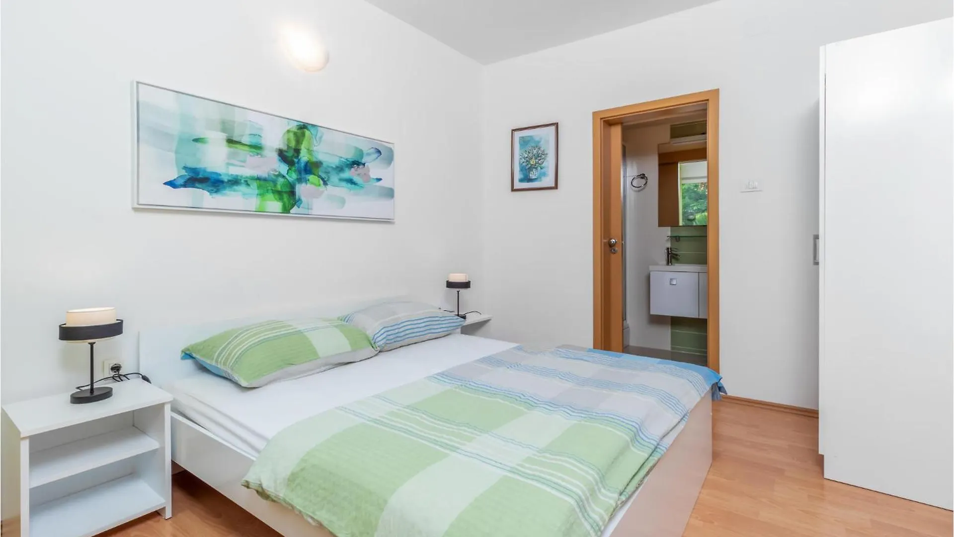 Awesome Apartment In Jadranovo With Kitchen