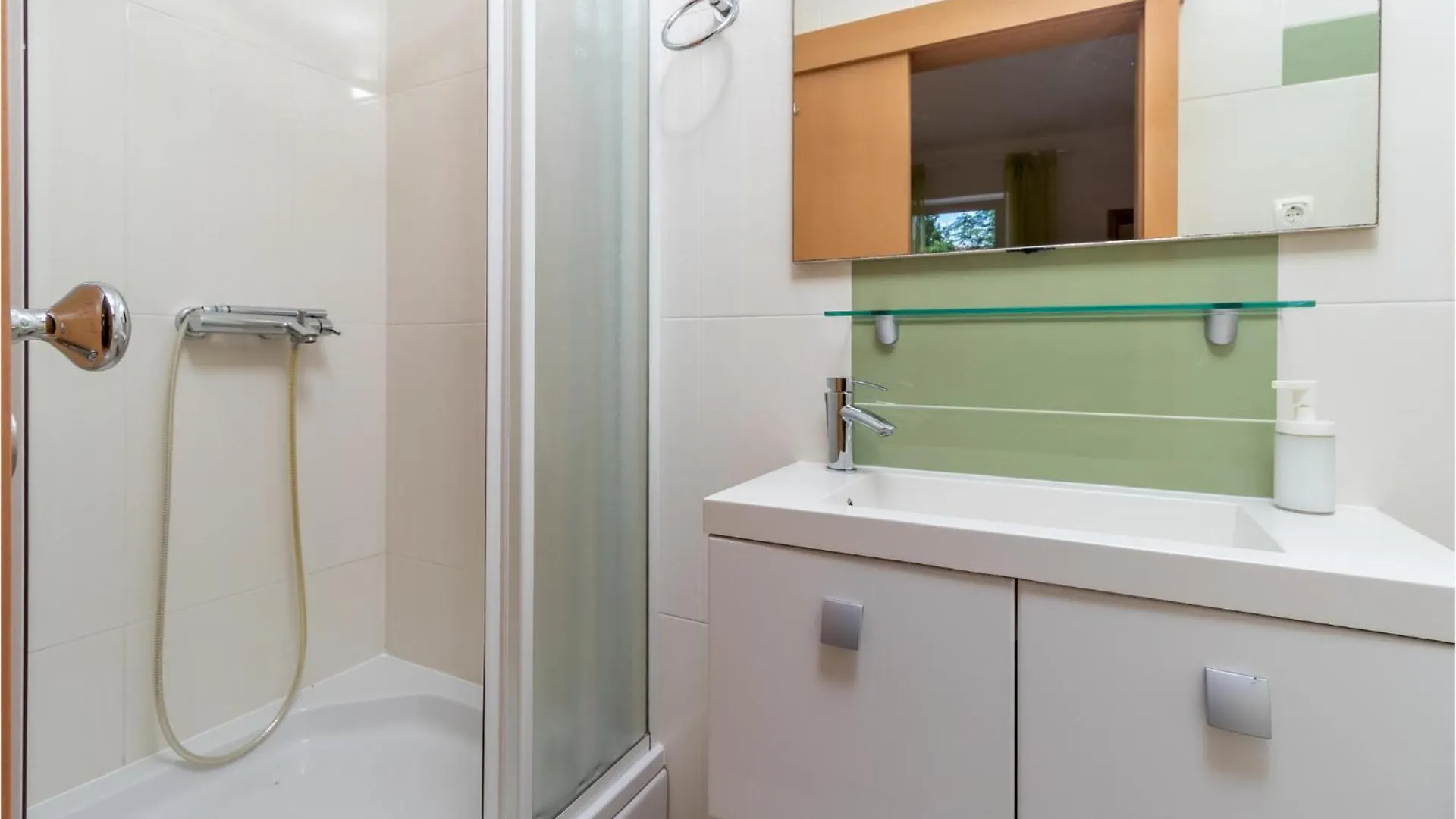 Awesome Apartment In Jadranovo With Kitchen
