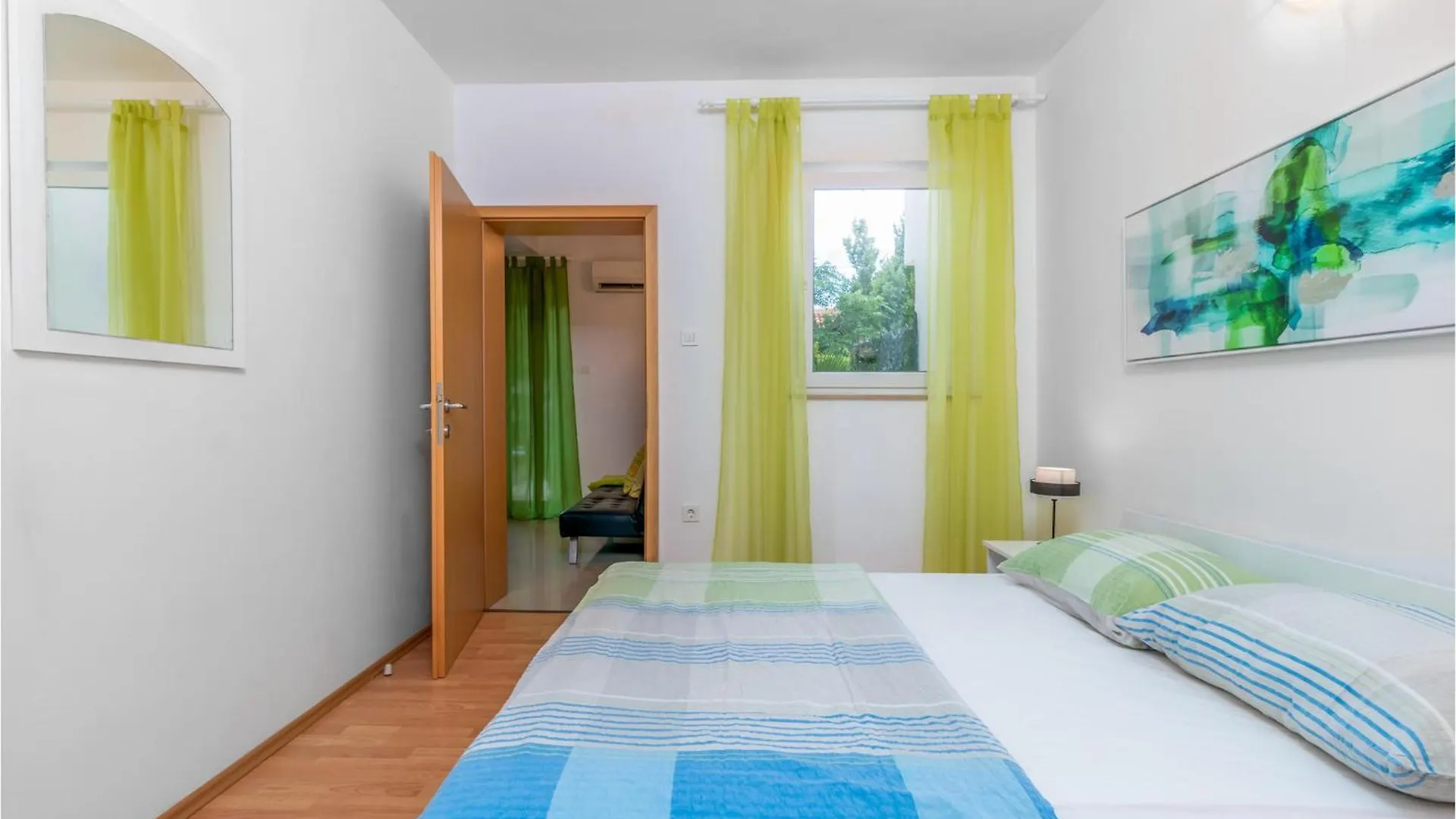 Awesome Apartment In Jadranovo With Kitchen 0*,