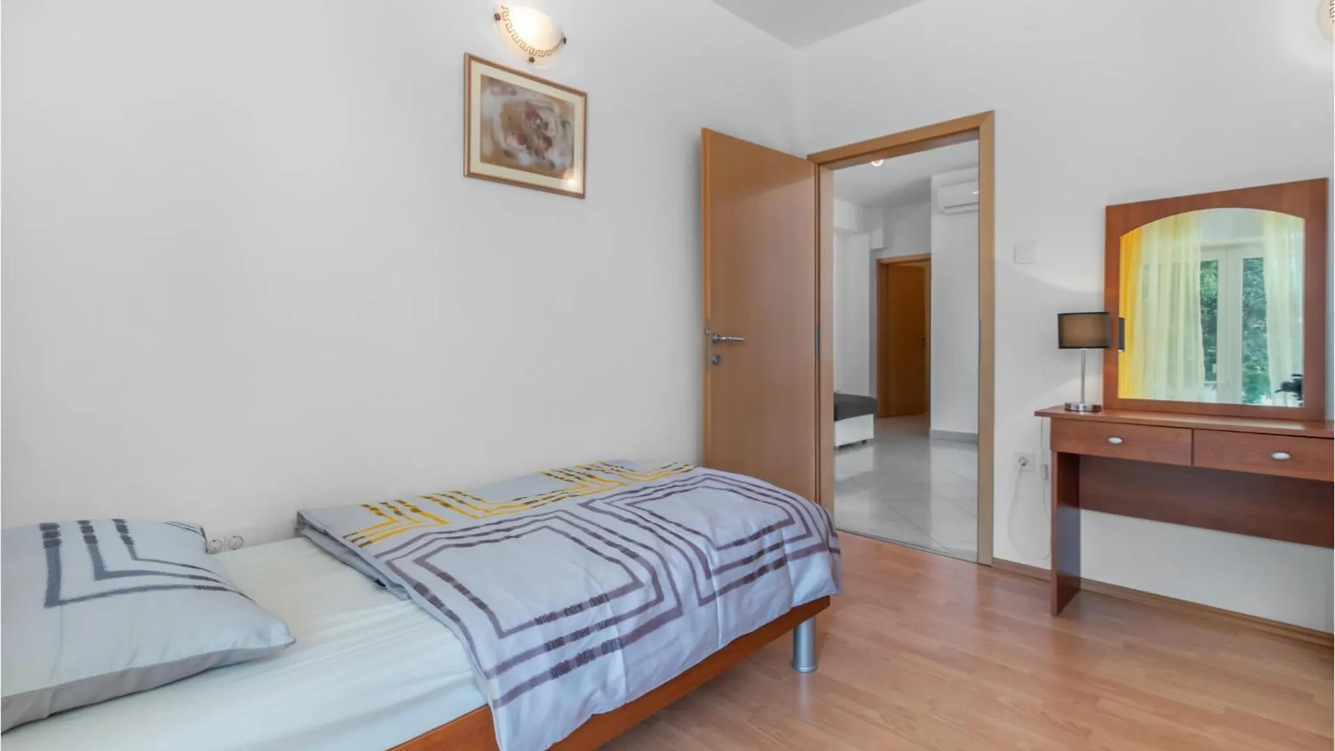 Awesome Apartment In Jadranovo With Kitchen Croatia