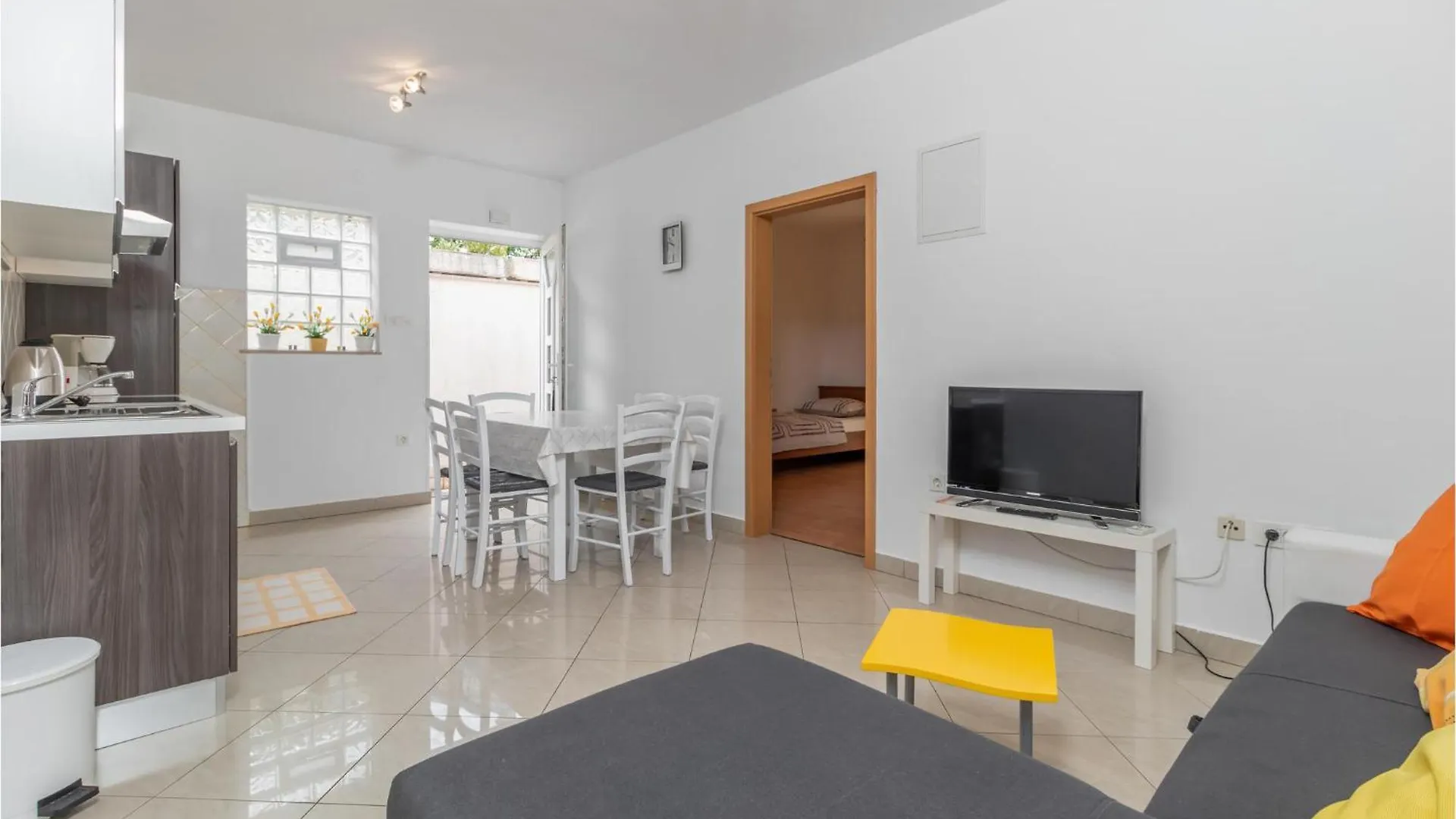 Awesome Apartment In Jadranovo With Kitchen